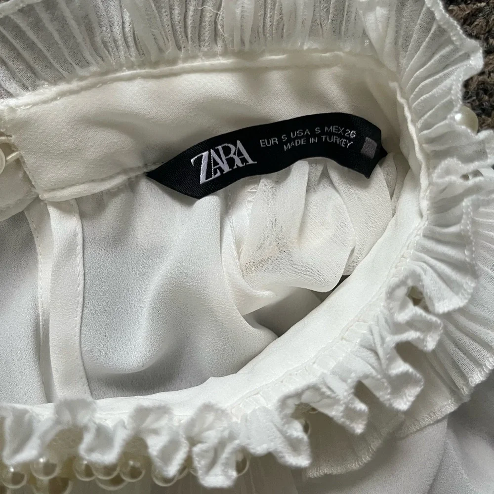 Zara White Puff Sleeve Ruffled Crop Blouse